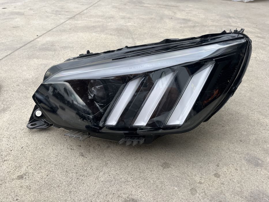 Фар Peugeot 208 2008  Full Led 2021г