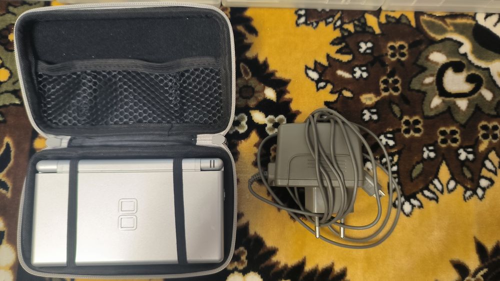 Nintendo Ds Lite+Husă+Încărcător+10 jocuri ds+2 jocuri gba