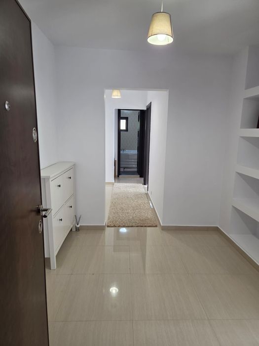 Închiriez apartament 3 camere CFR