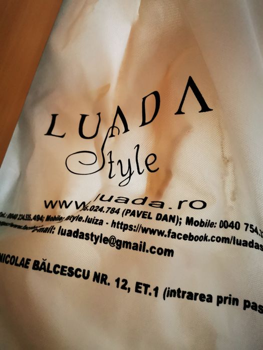 Vand rochita de mireasa. De la luada style