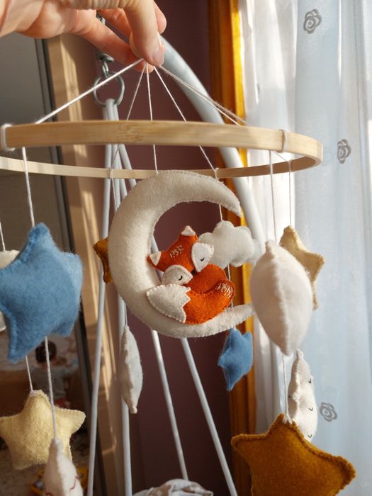 Carusel bebe vulpita adormita fetru handmade. Carusel bebelusi