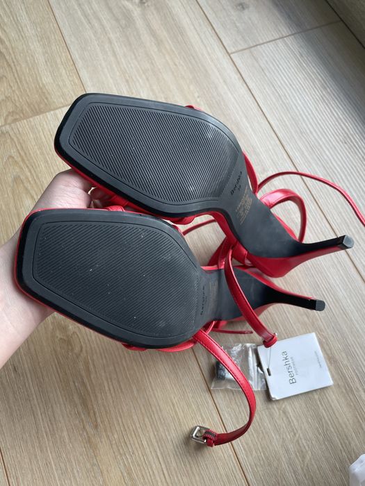 Sandale rosii Bershka