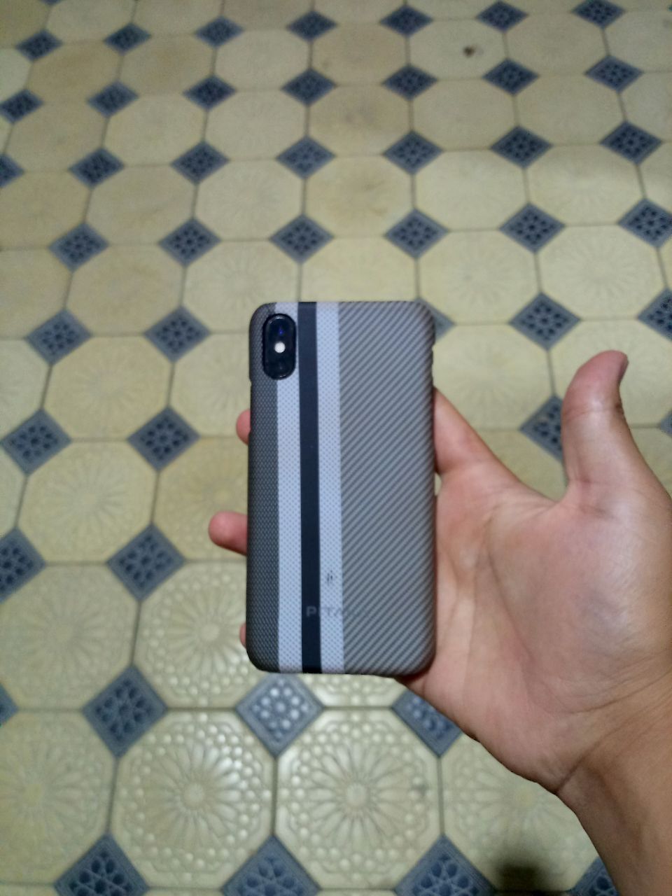 Iphone xs  sotladi