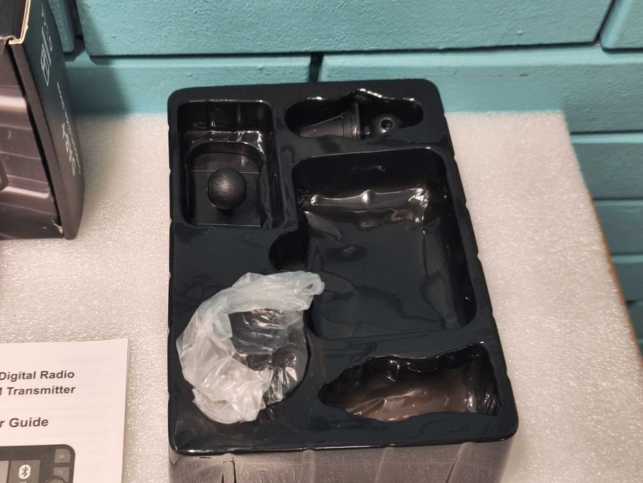 Hikity преносим DAB адаптер за кола с Bluetooth и LCD дисплей