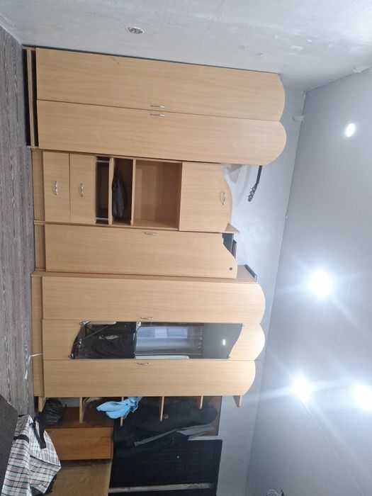 Отдам даром стенку