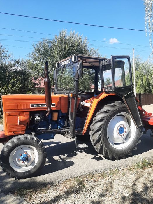 Tractor universal 445