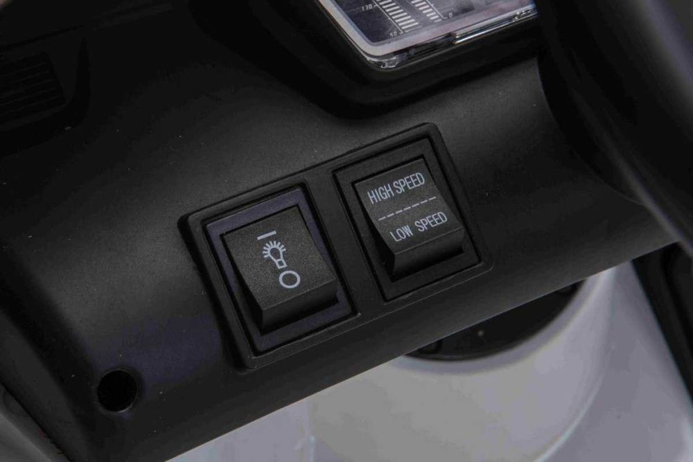 Masinuta electrica pt copii Lamborghini Aventador  Drift1 (2028) Alb