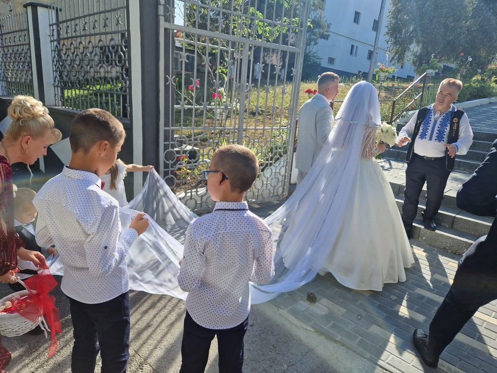 Vand rochie de mireasa din tafta