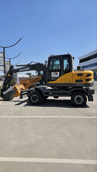 Экскаватор 0.3куб Гидромолотом