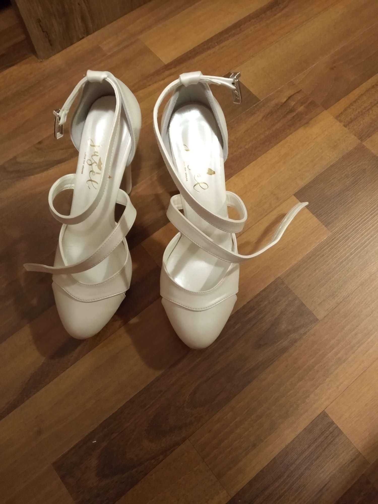 Pantofi albi cu toc si platforma (mireasa)
