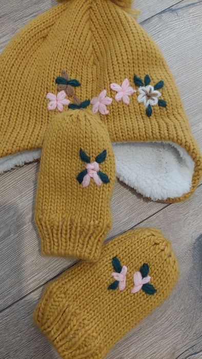 Caciula și mănuși- mărimea 24/36 luni