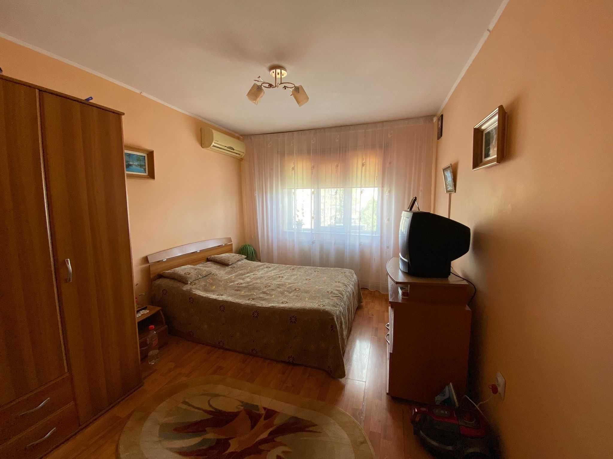 P.F. Vand apartament cu 2 camere, zona Cina, Husi