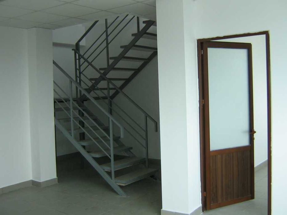 INCHIRIERE SPATIU depozit si birouri DN 65 zona Auchan Bradu 930mp H7m