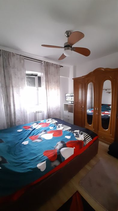 Închiriez apartament cu 2 camere