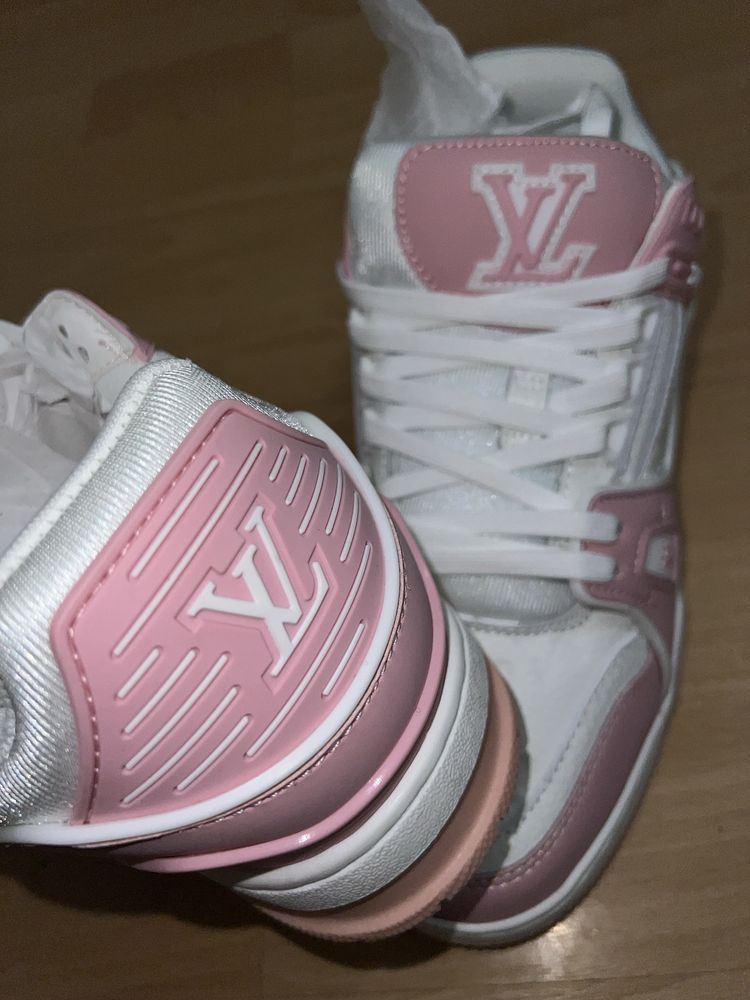 Louis Vuitton обувки