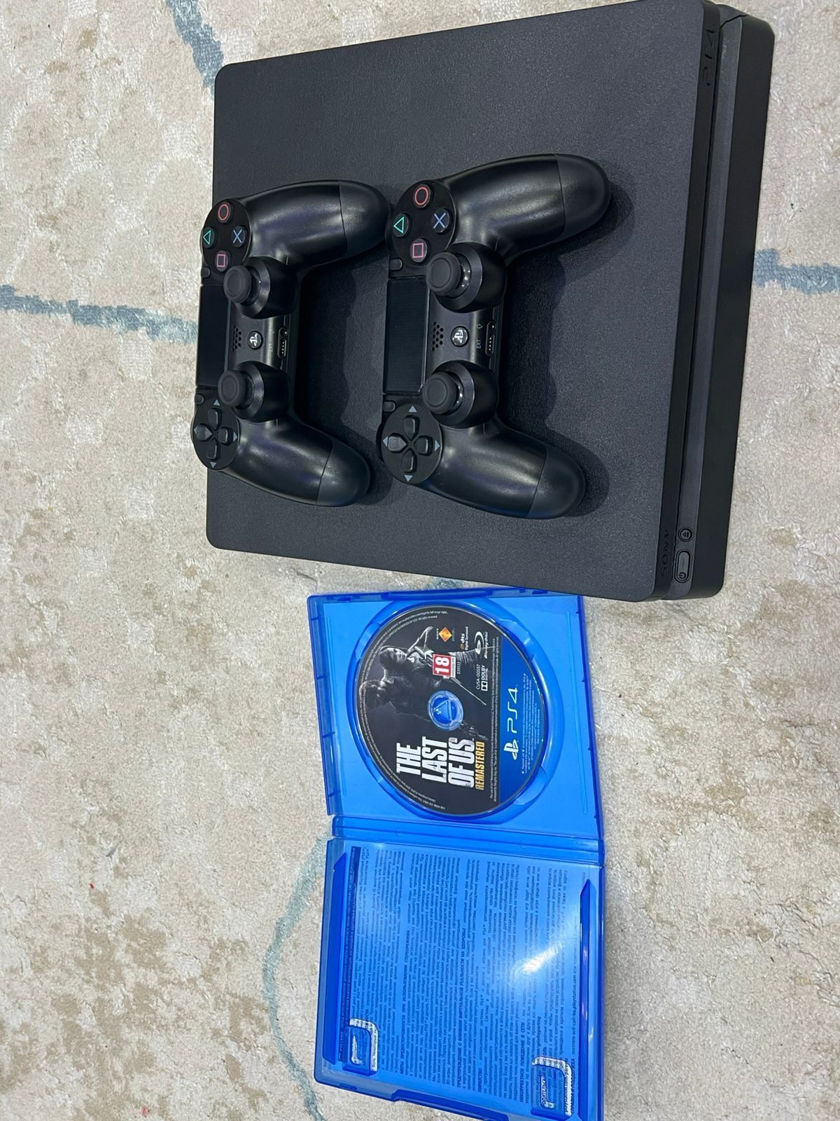 Продаю PS4 slim 1 TB