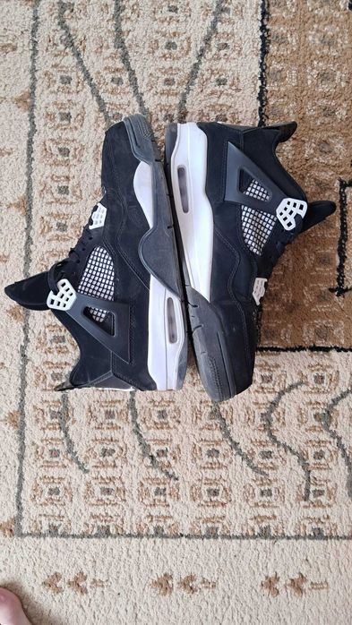 Jordan 4 White Thunder