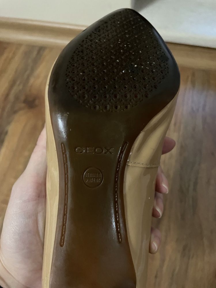 Дамски официални обувки Geox, 39 номер