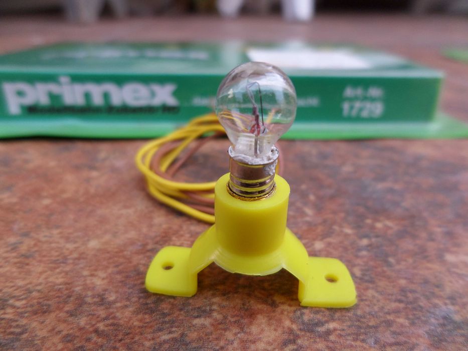 Becuri cu soclu si sirma pentru machete modelism feroviar s.a.