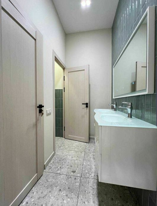 Продаётся коммерческое помещение (нежилое) Ц Квартал,  2 линия