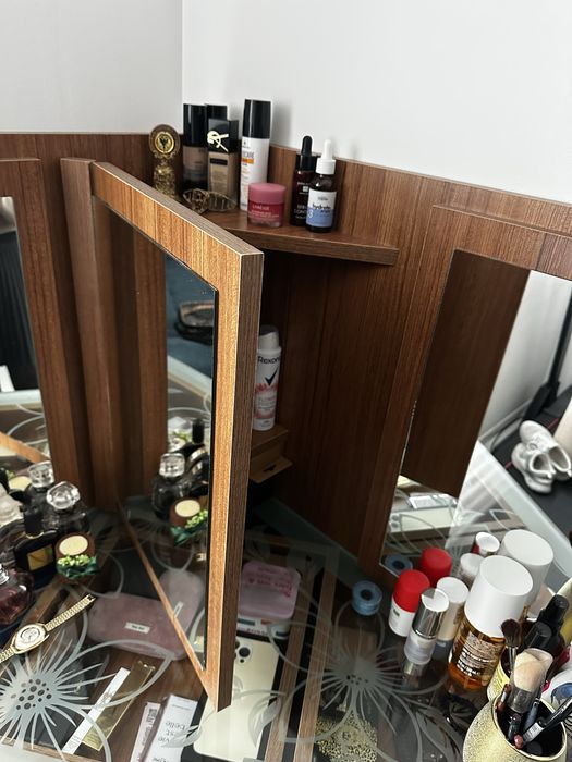 Comoda make up utilizata