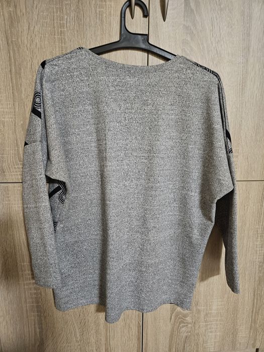 2 броя блузи размер L