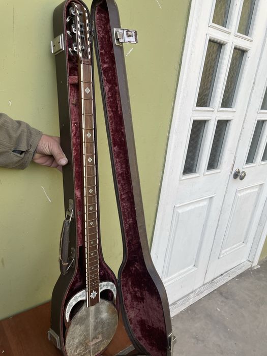 Qashqar rubobi Guitar gitara