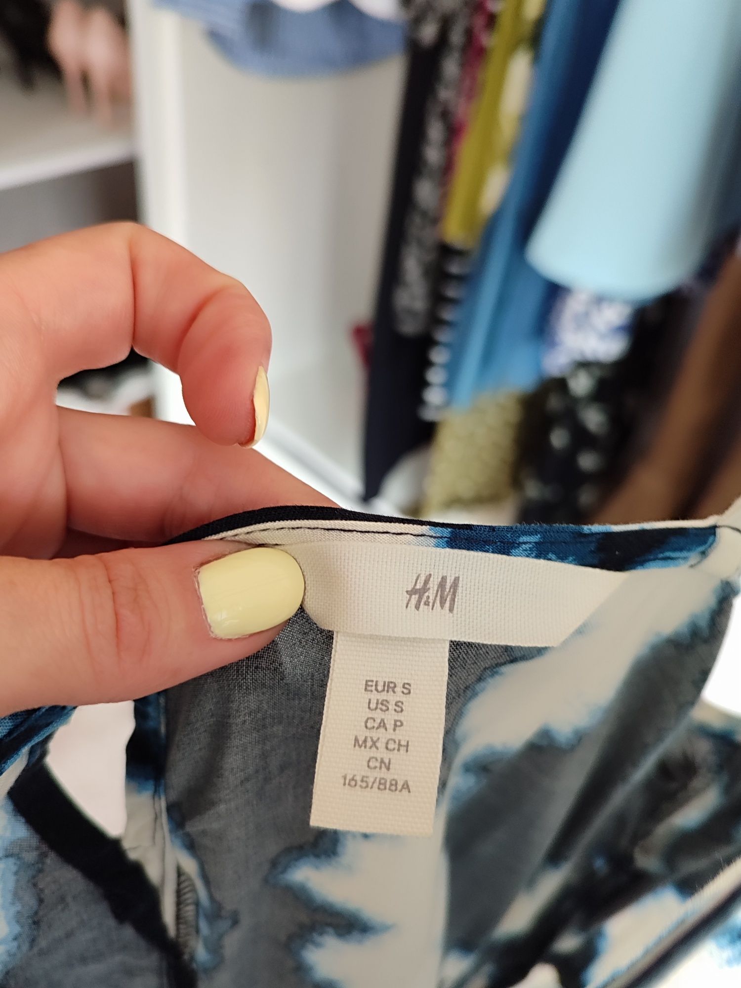Рокля H&M от вискоза