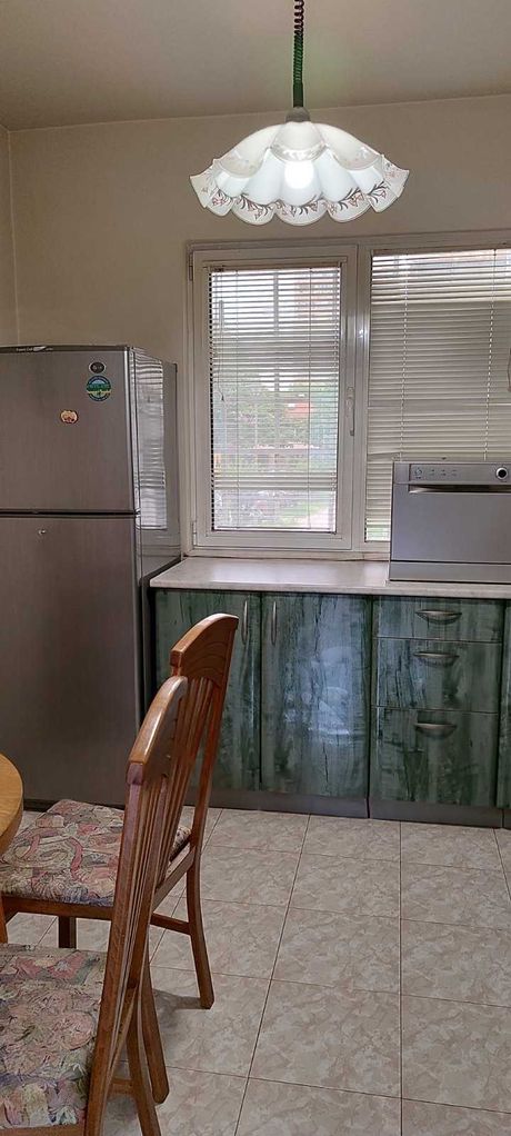 Дава се под наем Тристаен апартамент в Пловдив, Център - 65 кв.м за 375 € - Снимка #1