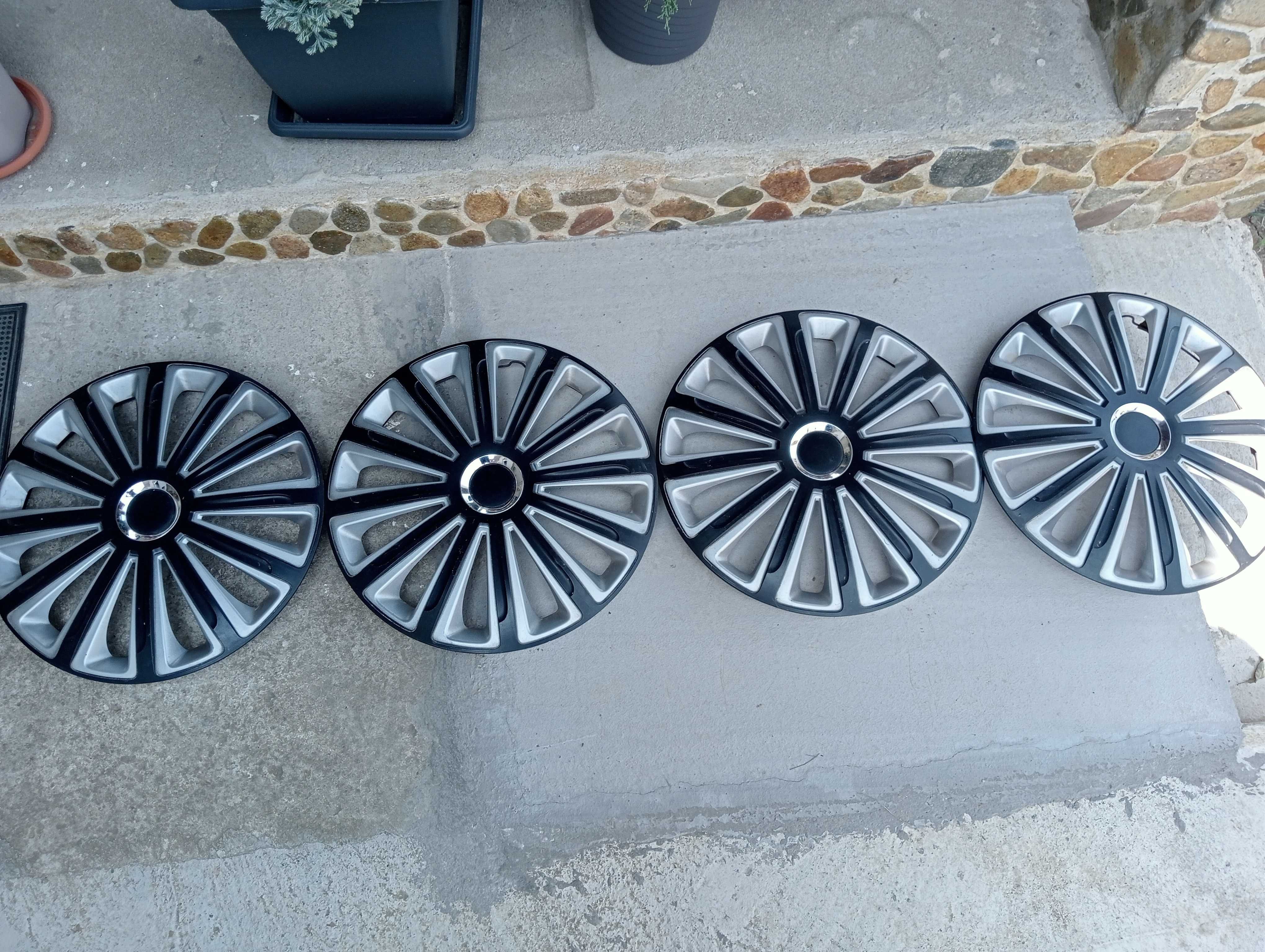 Capace de 13" și de 15"