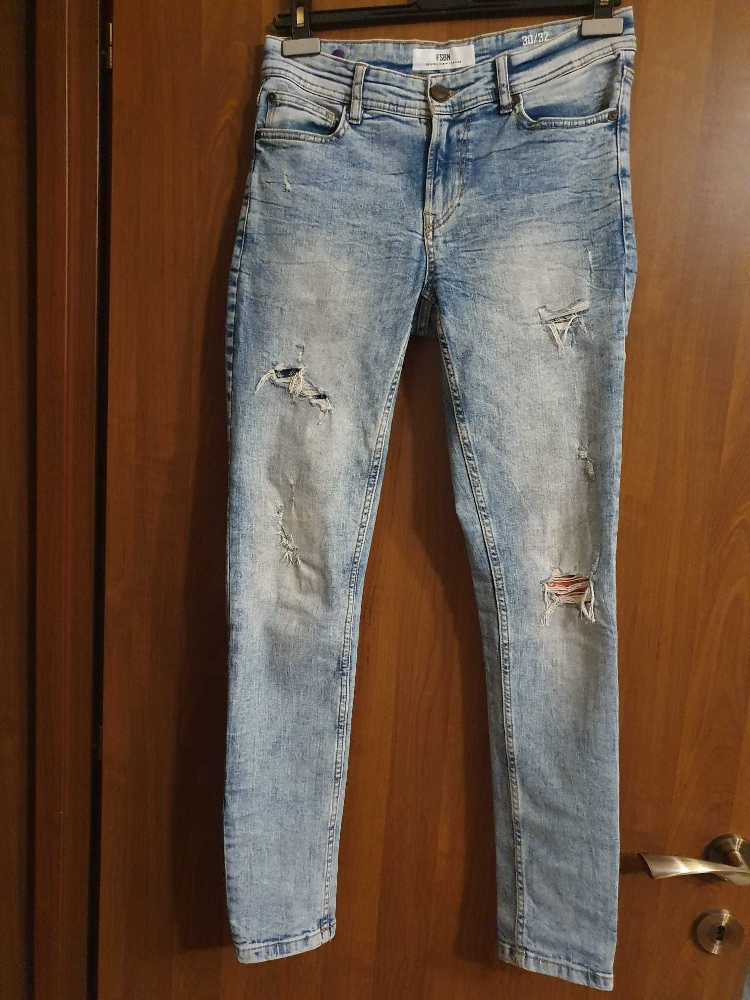 Pantaloni Jeans diverse modele si culori