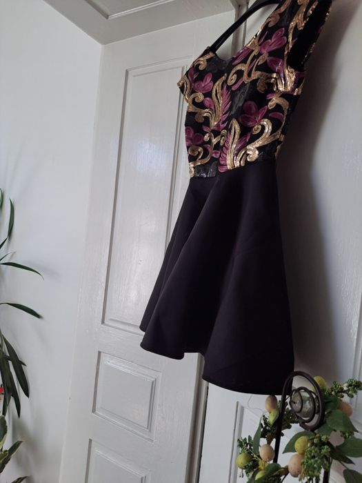 Rochie scurtă de ocazie