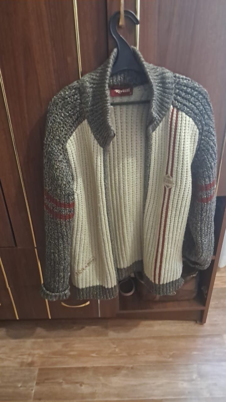 Продам верхнюю одежду. Мужскую и женскую.