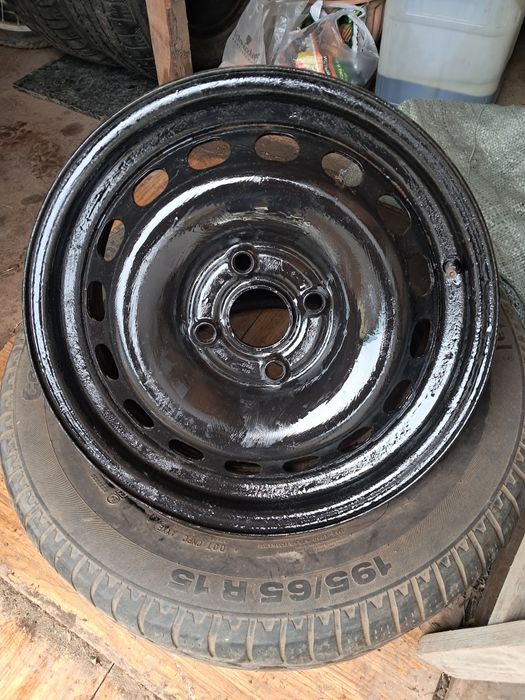 Продаю диск R15 цена 7000 тенге торг уместен