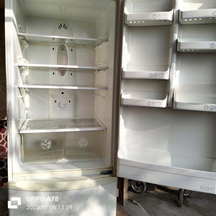 Продается LG холодильник