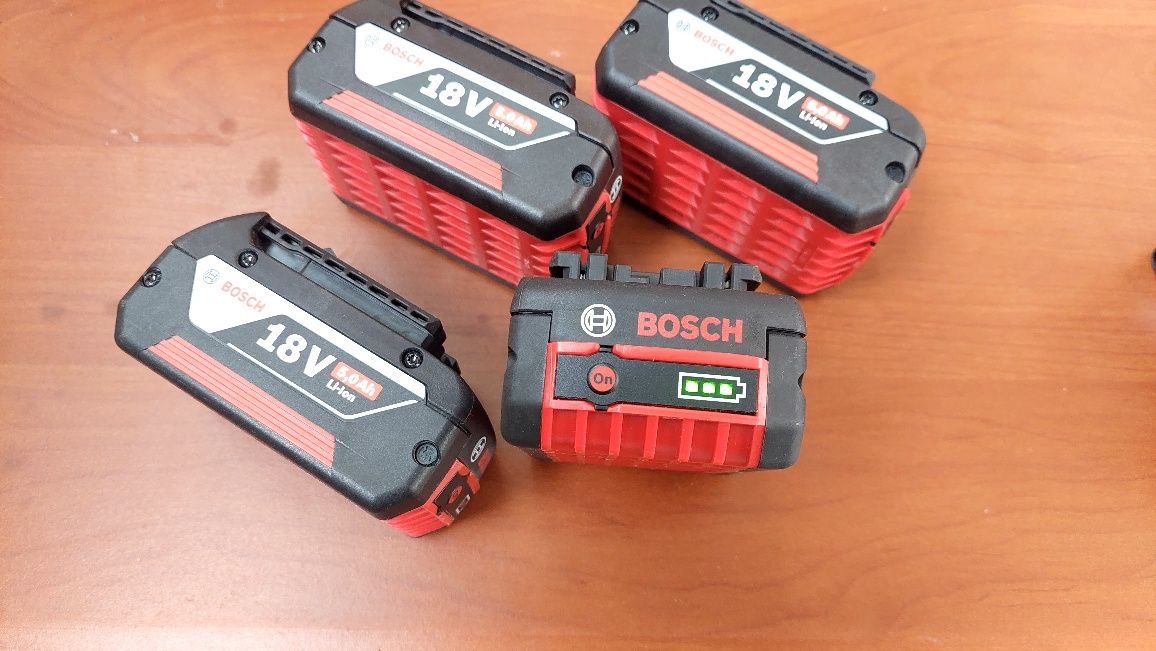 Зарядно и батерии 18v 5ah  4 бр чисто нови bosch  и 2 бр 18v 2ah