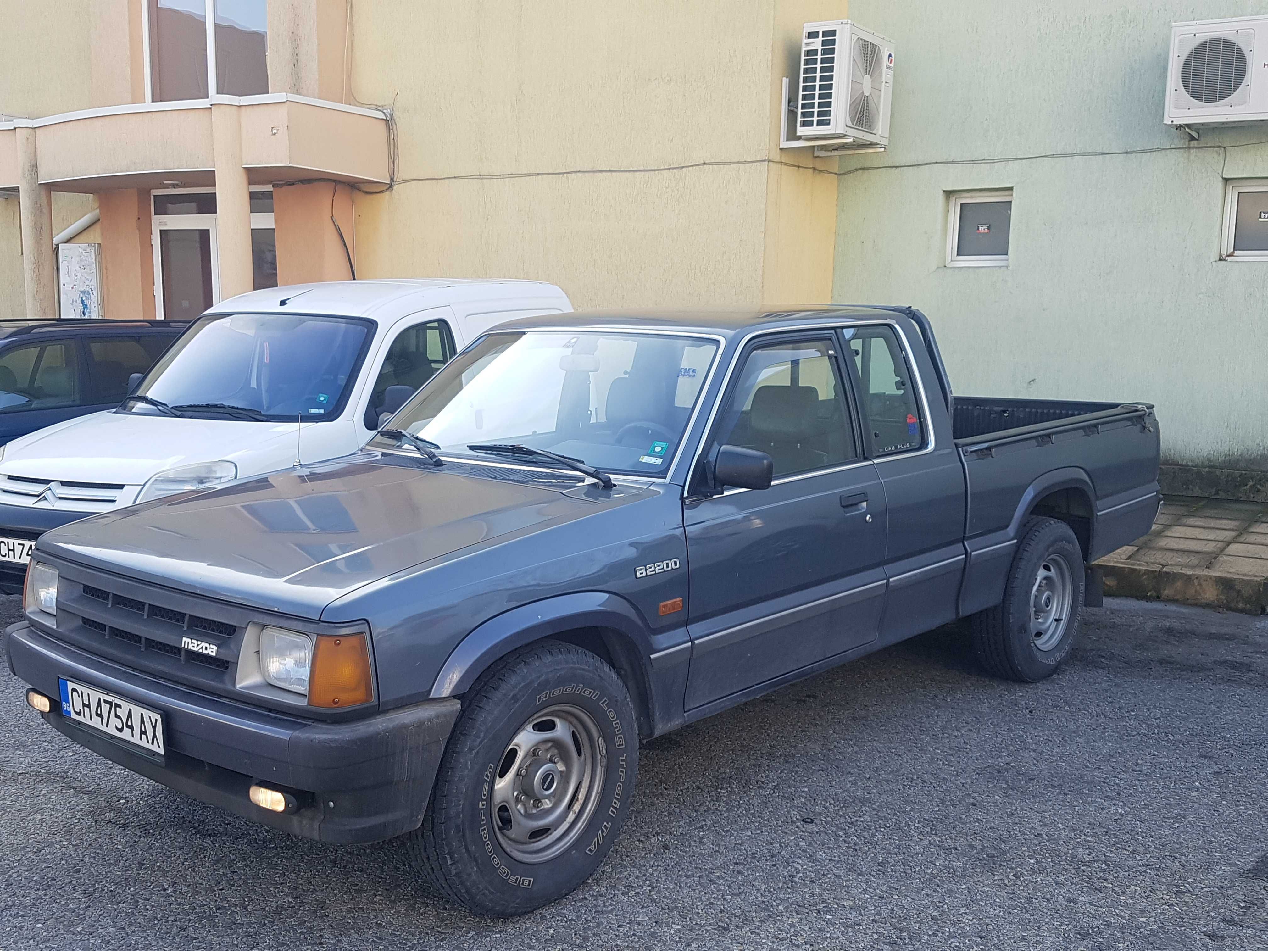 Mazda b2200 pickup Truck