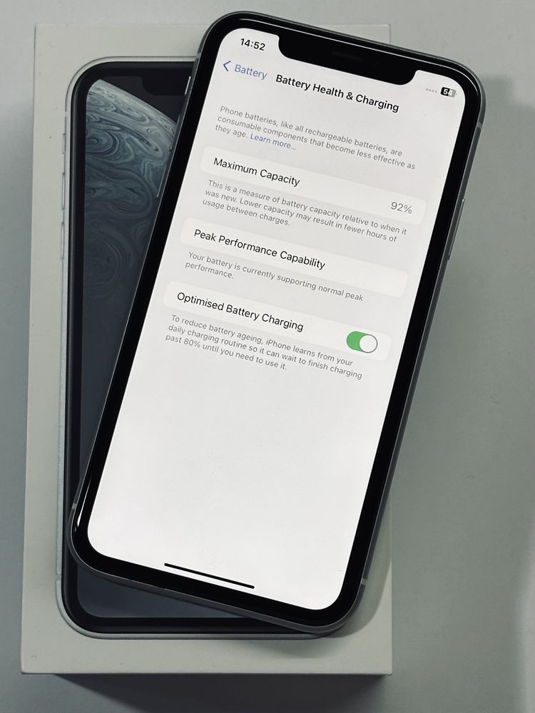iPhone XR бял 92% battery