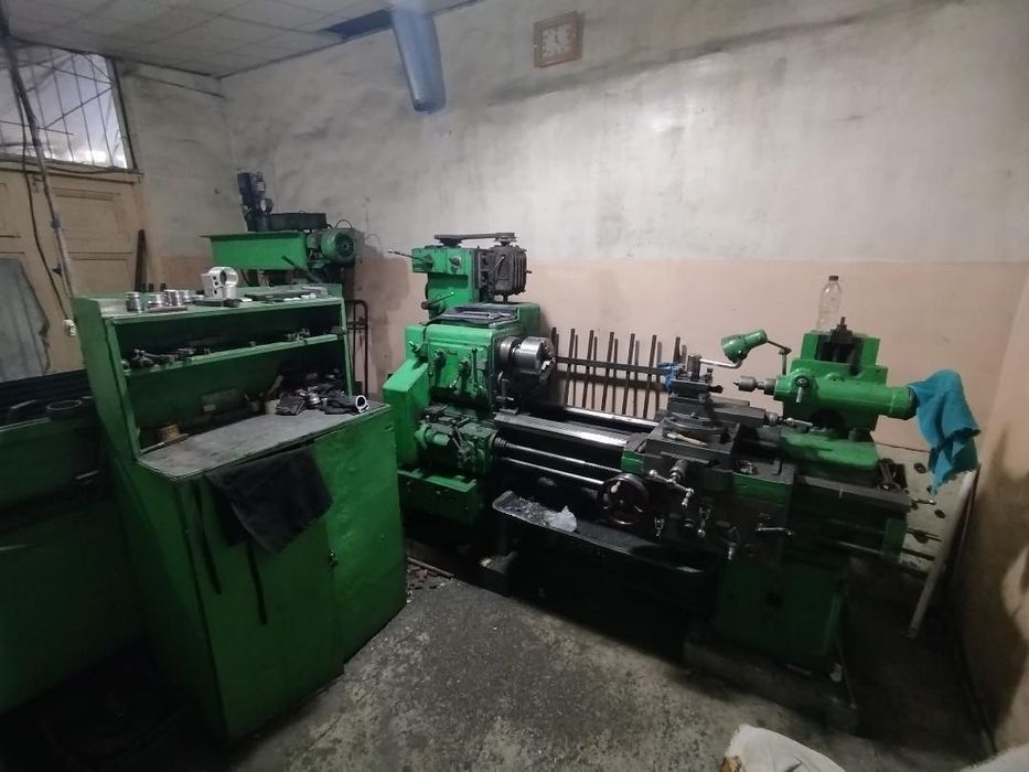 Tokarniy stanok sotiladi