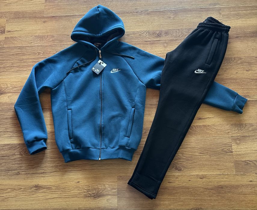 Мъжки,ватиран екип Nike с бродирано лого и ципове на джобовете