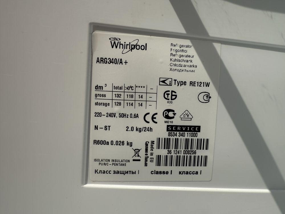 Малък хладилник с камера Whirlpool