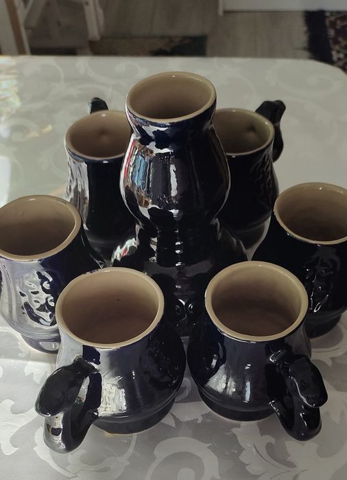 Советский Керамический набор (пр-во г.АРКАЛЫК) 6 кружек и 1 ваза