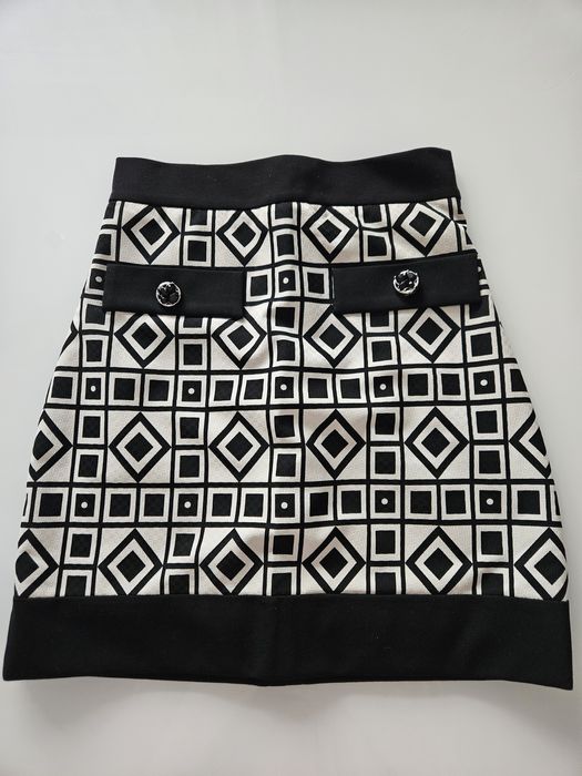 Пола Avin с висока талия