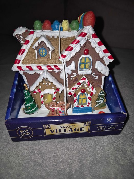 Коледна светеща къщичка