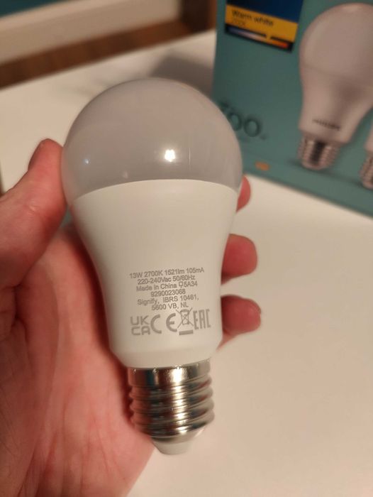 Becuri LED Philips A67 E27 13W (100W) 1521 lm lumina calda (2700K)