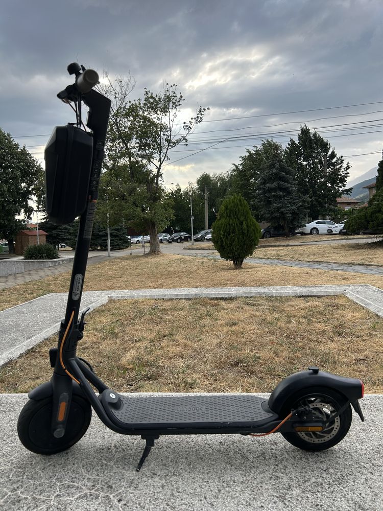 Електрическа тротинетка Ninebot Segway F30E