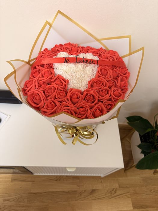 Aranjament trandafiri spuma