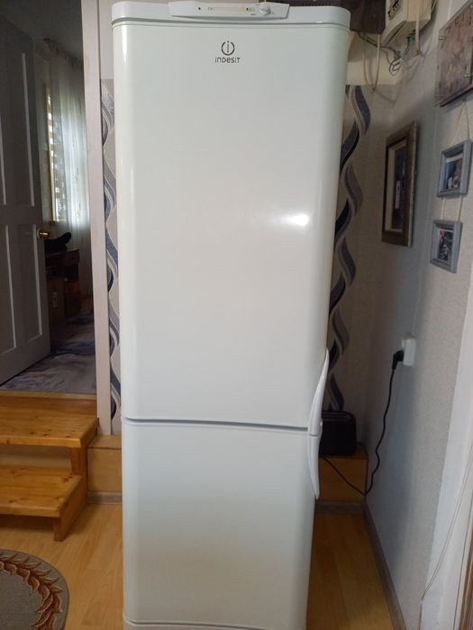Холодильник б/у indesit