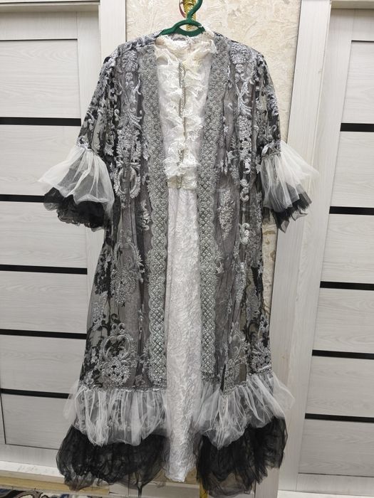 Ansambl kalapösh va sharifi sotiladi.