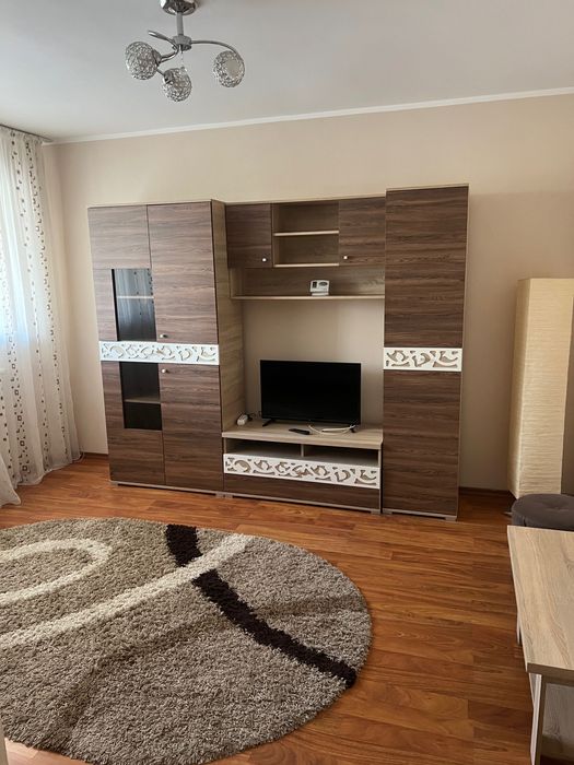 Închiriez apartament
